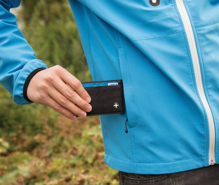 Бумажник Swiss Peak с защитой от сканирования RFID