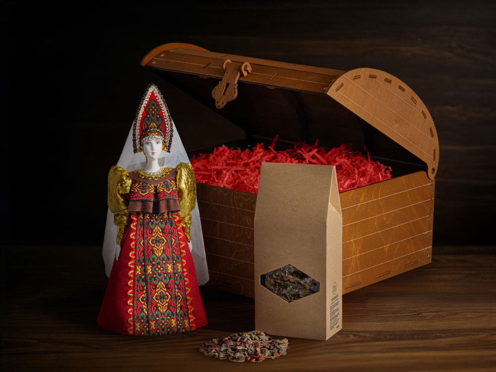 Подарочный набор: кукла фарфоровая, чай Малина с мятой, красный, красный, голубой, коричневый, разноцветный